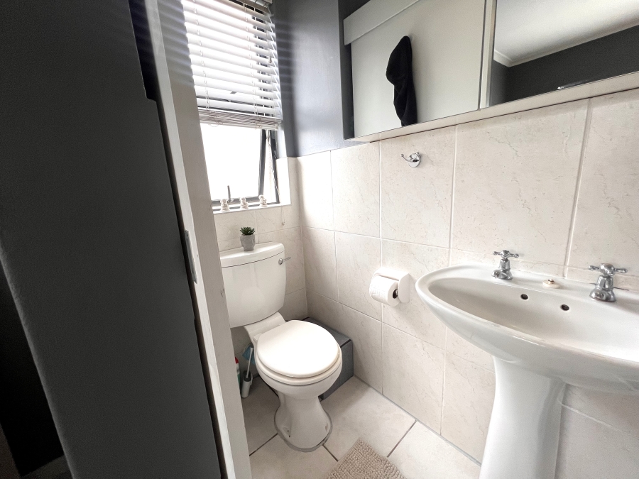 2 Bedroom Property for Sale in Royal Ascot Western Cape